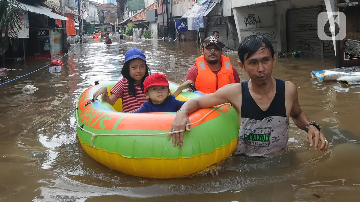 Banjir Melanda Mojokerto dan Jombang, Ratusan Warga Mengungsi