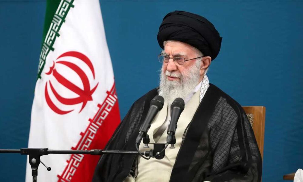 Khamenei Tuding Kejatuhan Assad Hasil Konspirasi AS dan Israel