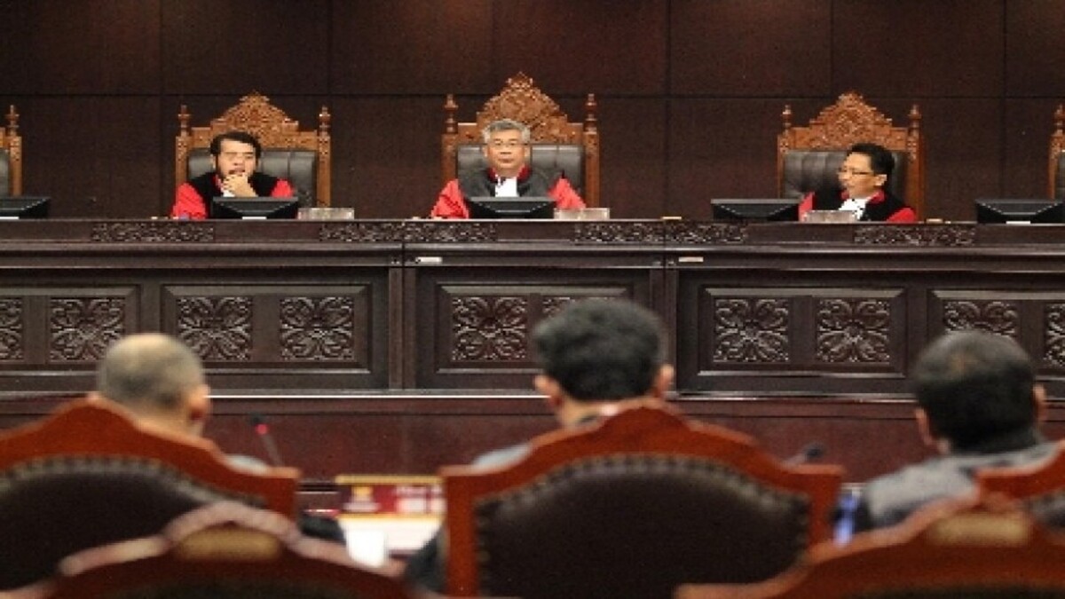 Tim Hukum pasangan calon gubernur dan wakil gubernur DKI Jakarta nomor urut 3, Pramono Anung-Rano Karno, menilai pasangan calon Ridwan Kamil-Suswono (RIDO) tidak memenuhi syarat untu