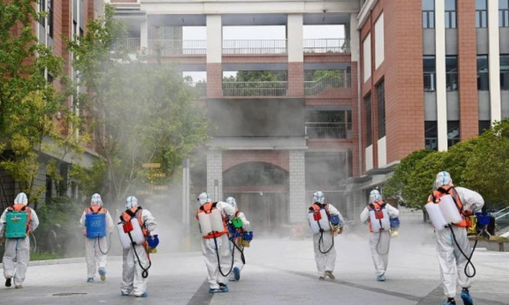 Petugas medis melakukan disinfeksi area publik sebagai upaya pencegahan Virus Nipah 2026