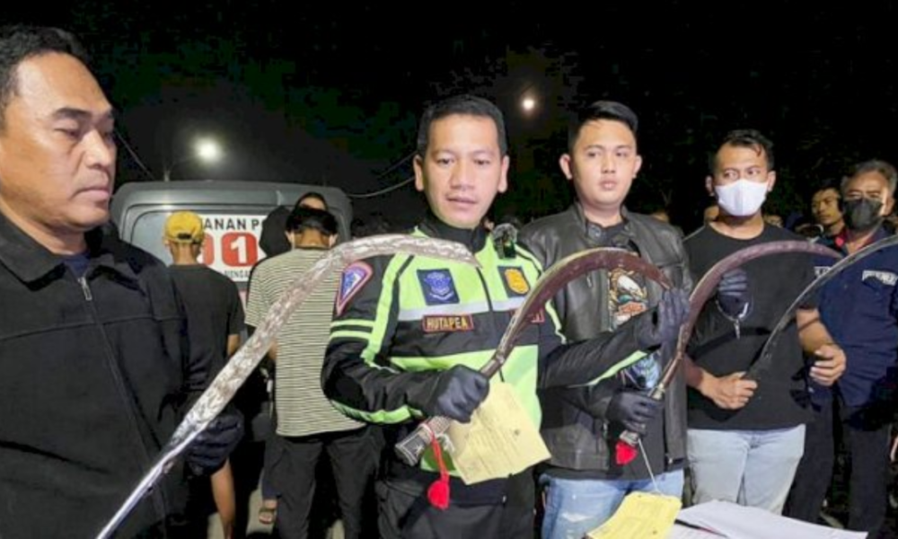 foto sajam yang di gunakan buat tawuran