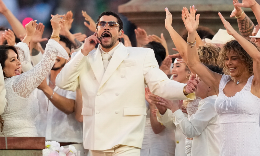 Aksi panggung Bad Bunny Super Bowl LX.