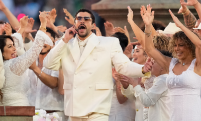 Aksi panggung Bad Bunny Super Bowl LX.