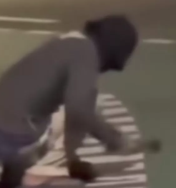 foto orang bertopeng di cawang