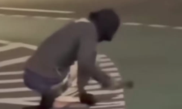 foto orang bertopeng di cawang