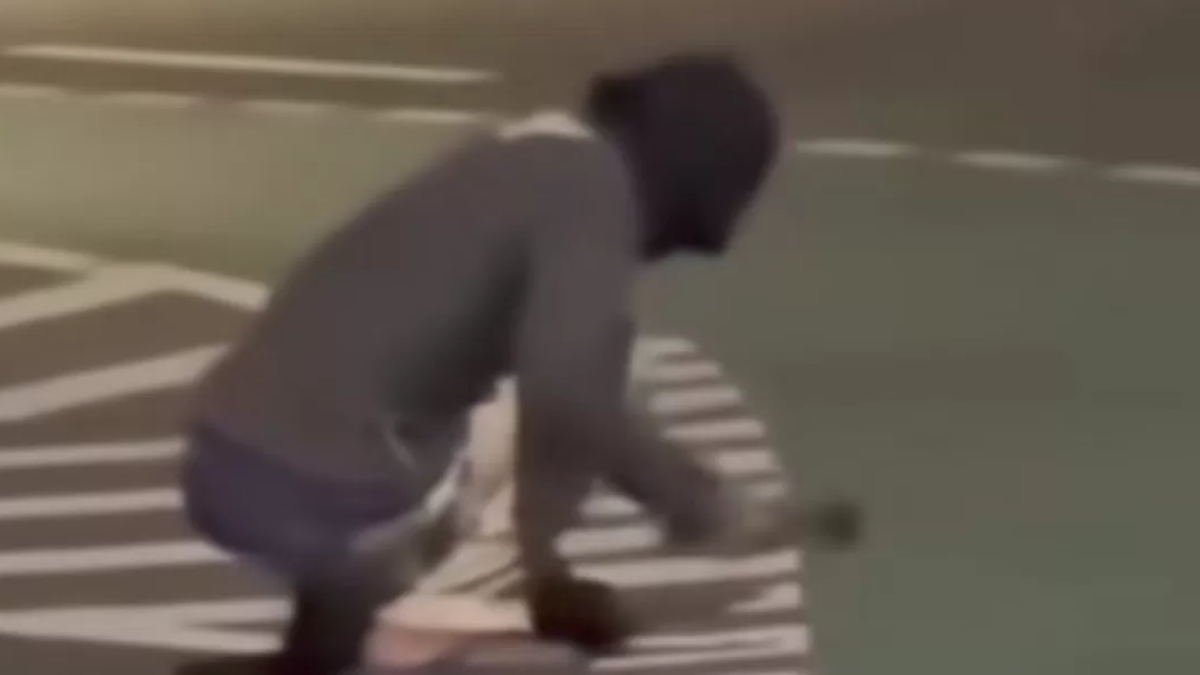 foto orang bertopeng di cawang