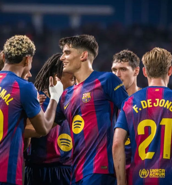 foto barca yang sedang selebrasi