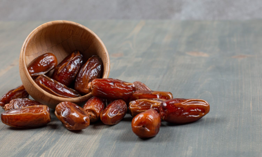 foto kurma yang sudah maang siap u ntuk di nikmati