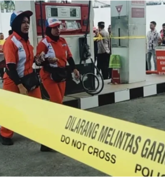 foto spbu yang di kasih garis polisi