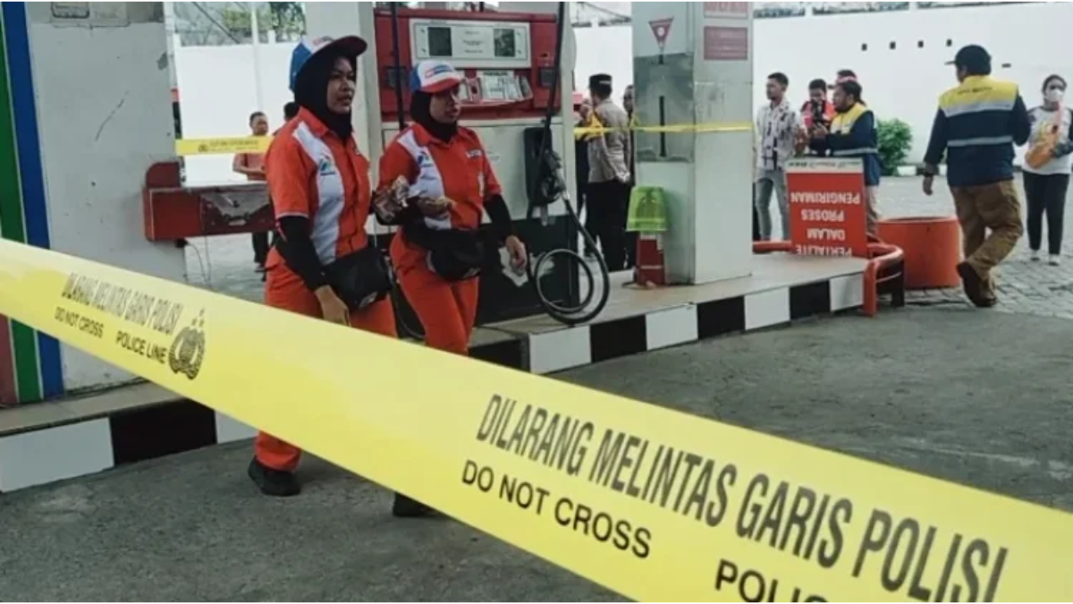 foto spbu yang di kasih garis polisi