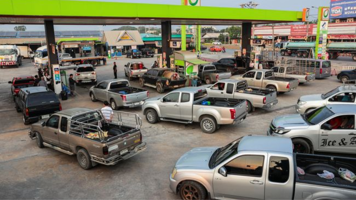 ilistrasi krisis bbm di luar