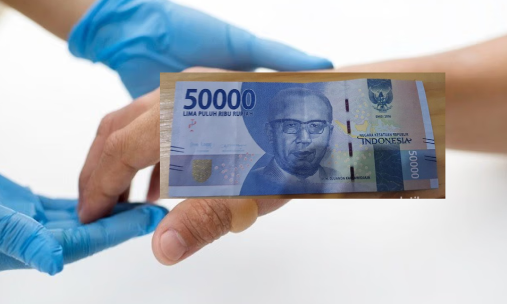 gambar uang 50 k dan tangan yang melepuh