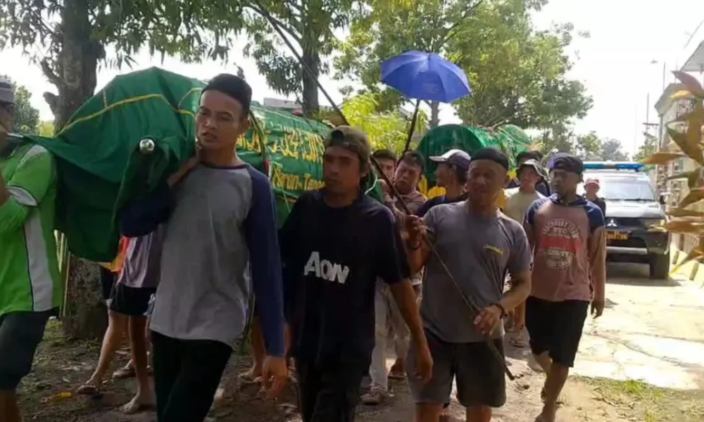 pemakaman korban kecelakaan