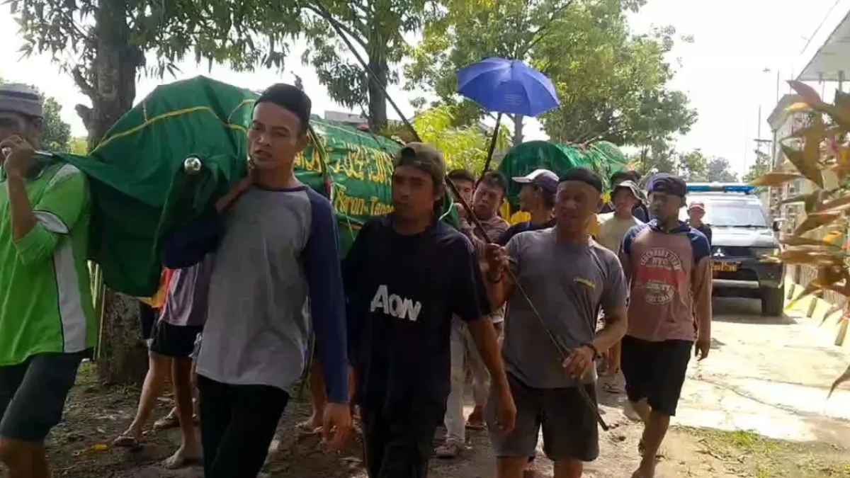 pemakaman korban kecelakaan