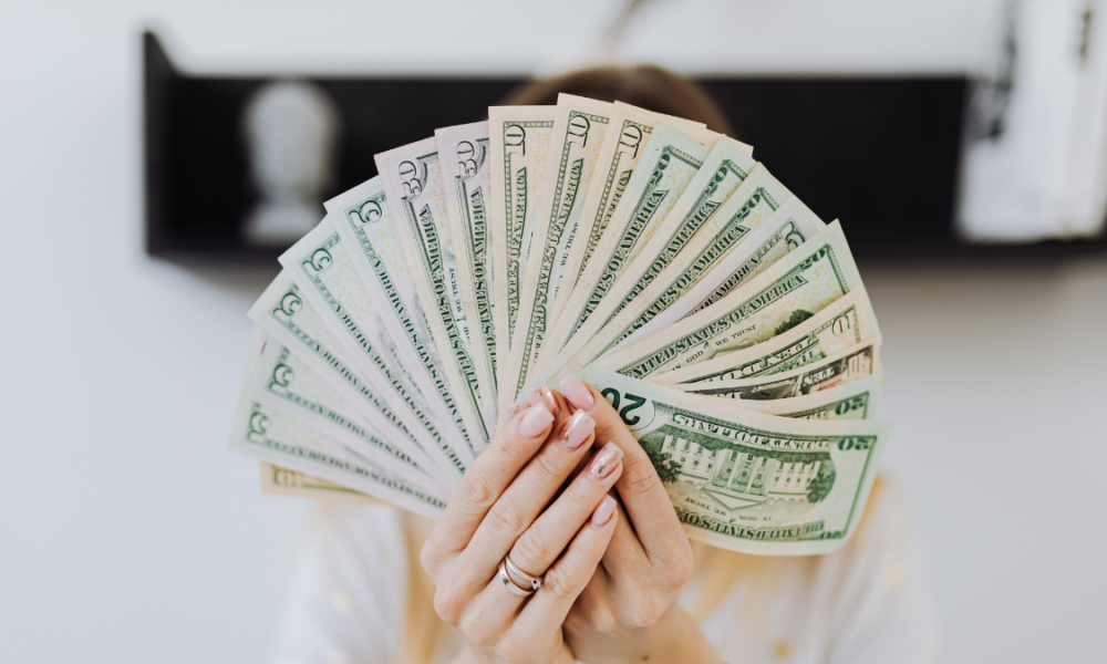 Kesalahan keuangan bikin bangkrut gaya hidup boros.