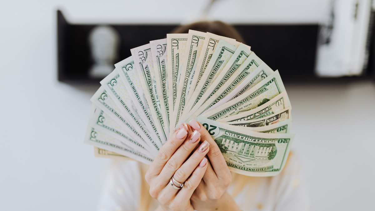 Kesalahan keuangan bikin bangkrut gaya hidup boros.