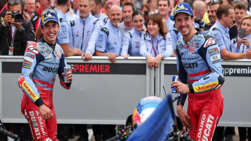 Marc dan Alex Marquez Dapat Penghargaan Kakak Adik Sukses di MotoGP 53 1785376456472