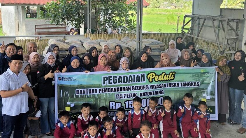 PT. Pegadaian Praya Salurkan Bantuan Kelas Baru dan Edukasi Keuangan Warga 53 231680 edited
