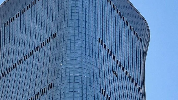 sebuah pesawat menabrak gedung pencakar langit di beijing namun china bungkam 1782876603229