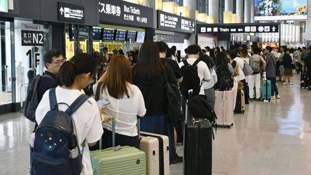 Akses Lumpuh Akibat Banjir Jepang, 7.000 Orang Terjebak di Bandara Narita 53 1000187672