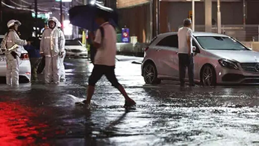 Akses Lumpuh Akibat Banjir Jepang, 7.000 Orang Terjebak di Bandara Narita 52 1000187673