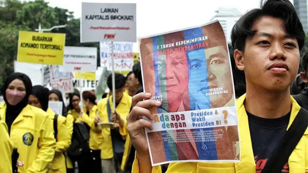 Nyanyikan Indonesia Pusaka, Ratusan Mahasiswa Demo BEM UI di Tosari Membubarkan Diri 52 1000190341