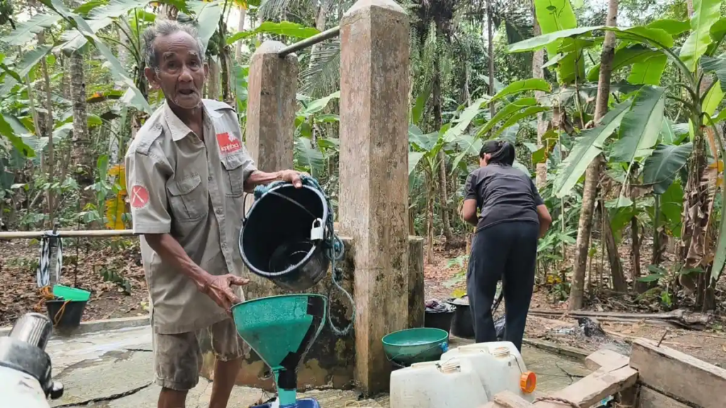 Air Bersih Langka di Pangandaran Warga Rela Jalan 3 Km 52 1000268071