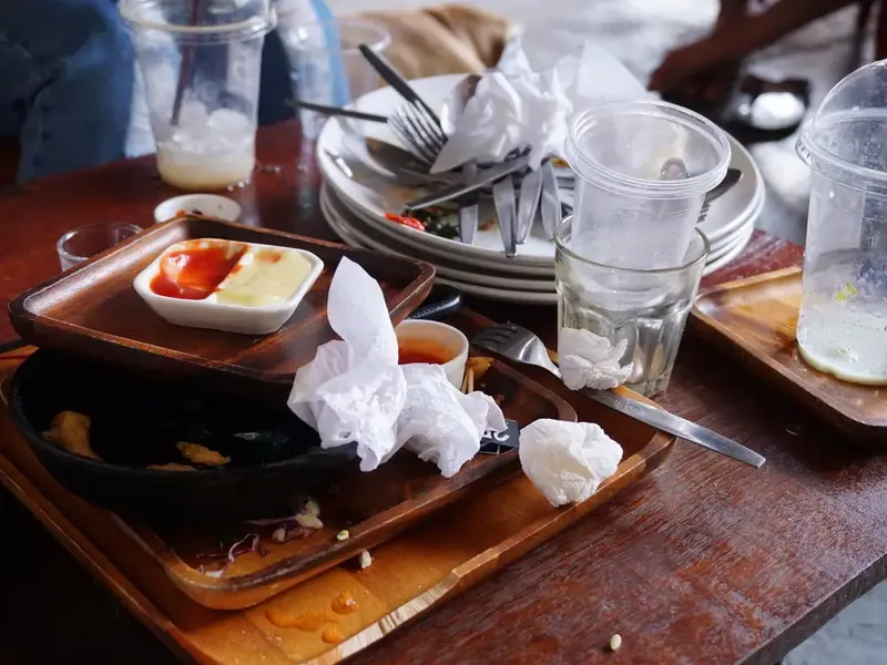 Fakta Mengejutkan! Bahaya Tersembunyi Menumpuk Piring di Restoran Bagi Pelayan 53 1155883934ternyata pegawai resto tak suka jika pengunjung lakukan hal ini