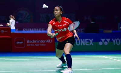Putri KW atlet bulutangkis Indonesia, Pebulu tangkis tunggal putri Indonesia bersiap memukul kok di lapangan dalam sebuah pertandingan