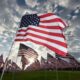 Ngeri! Utang Pemerintah AS Tembus Rp 712.000 Triliun, Dunia Terancam Waspada 61 Bendera Amerika Serikat berkibar di tiang-tiang di lapangan rumput dengan latar belakang langit berawan