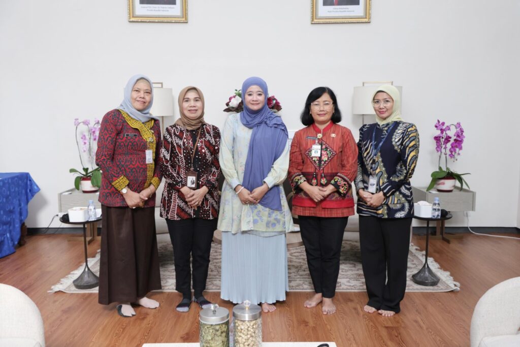 Luar Biasa! Omzet Galeri UKM Jateng Meningkat, Ini Strategi Adaptasi Pasar 52 Audiensi Diskop Jateng4 1536x1024 1
