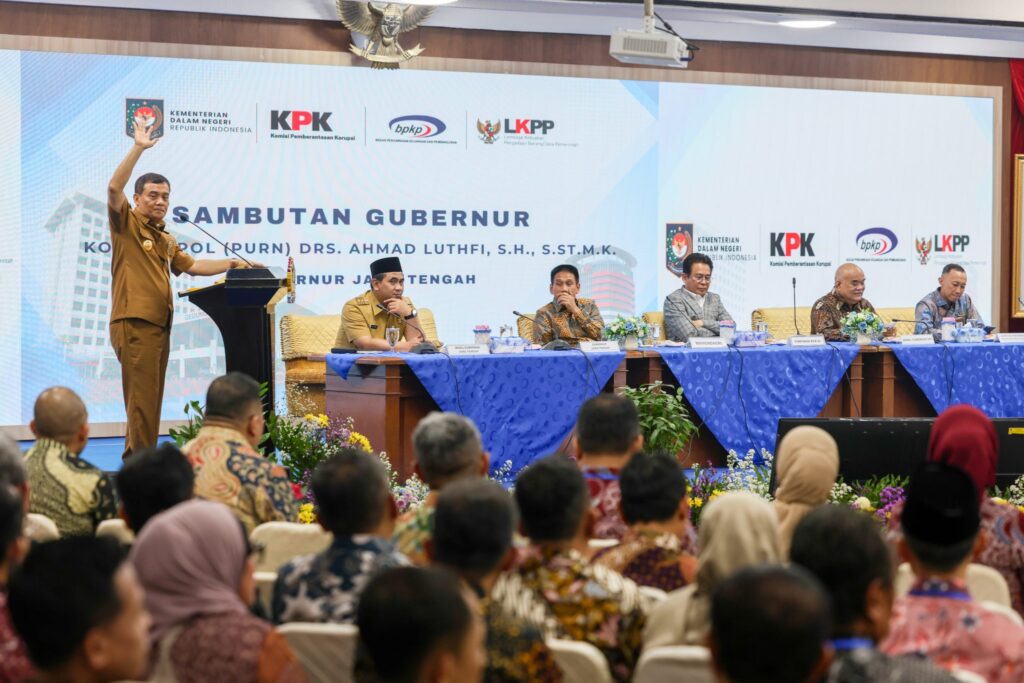 Wujudkan Pemerintahan yang Bersih! Langkah Tegas Ahmad Luthfi 52 IMG 20260820 WA0081 2048x1365 1