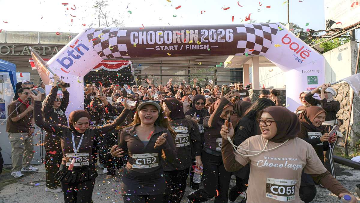 ChocoRun 2026 Sukses Digelar Yantie Rachim Perkuat Runner City 51 Chocorun 2026 Di kota Bogor Runner city, Para peserta lari Chocorun 2026 yang mengenakan pakaian olahraga cokelat tampak antusias melewati garis start di bawah konfeti yang berjatuhan