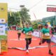 Meriah! Puncak Perayaan HUT ke-81 Jawa Tengah Hibur Ribuan Warga di Boyolali 59 Para pelari memasuki garis finish pada ajang maraton dengan timer digital menunjukkan waktu 00:34:08