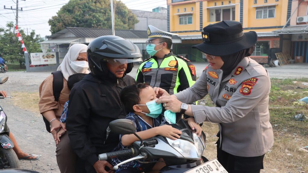 Aksi Nyata! Kapolres Ogan Ilir Bagikan Masker dan Imbau Cegah Karhutla 53 IMG 9521