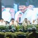 Mengharukan! Ribuan Jemaah Jateng Bersholawat Doakan Korban Bencana 55 Menteri ATR BPN Agus Harimurti Yudhoyono bersama para ulama dan jemaah berpeci duduk di panggung dalam sebuah acara keagamaan