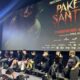 Konferensi pers film Paket Santet yang menampilkan para pemain duduk di panggung di depan layar besar