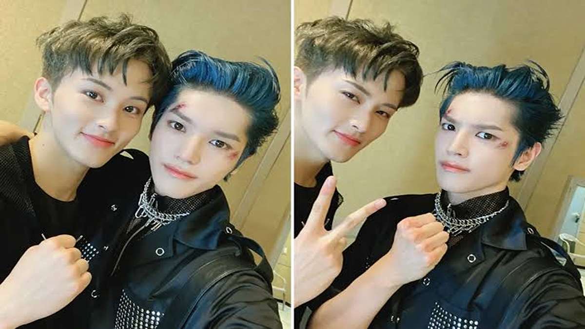 Taeyong Buka Suara Soal Mark Keluar dari NCT, Ungkap Alasan Sebenarnya 51 Mark dan Taeyong NCT berpose bersama mengenakan pakaian serba hitam dengan riasan luka di wajah