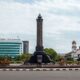 Demo Mahasiswa Semarang di Tugu Muda Suarakan 5 Tuntutan Rakyat 59 Tugu Muda di Semarang dengan latar belakang gedung Pemerintahan Kota Semarang dan Lawang Sewu