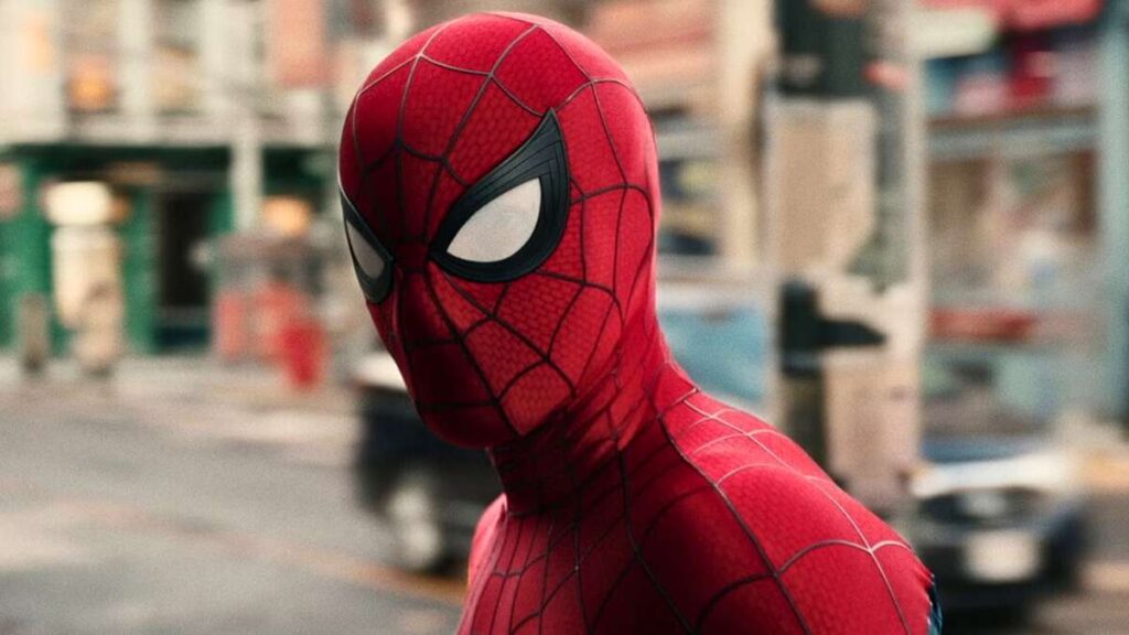 Film Spider-Man Brand New Day Resmi Siap 1 Minggu Geser Titanic 52 Film Spider-Man kembali Guncangkan Dunia, Close-up Spider-Man dengan topeng merah dan hitam bertekstur jaring laba-laba, berlatar jalanan kota yang buram