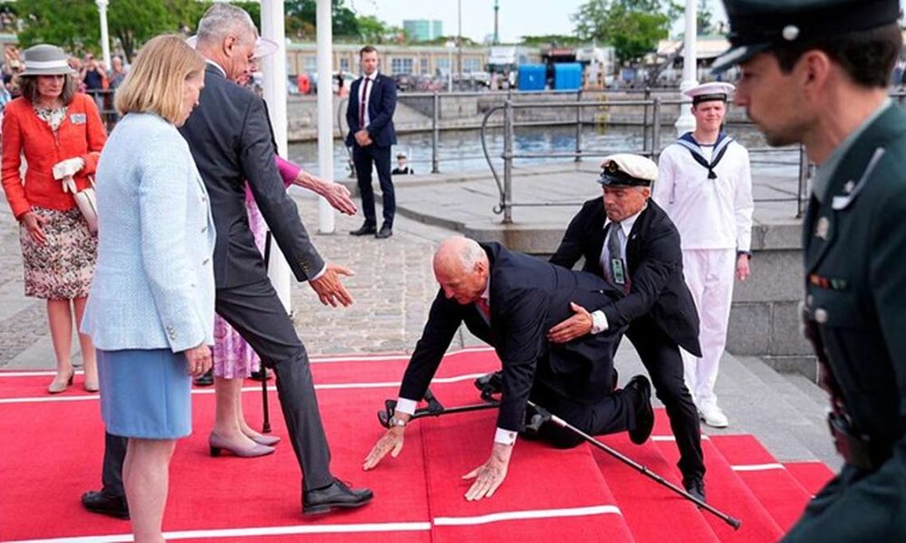 Raja Norwegia Harald V Kritis