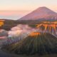Wisata Bromo Resmi Dibuka Kembali Usai 13 Hari Tutup Akibat Kebakaran 66 Wisata bromo kembali dibuka usai kebakaran, Pemandangan lanskap Gunung Bromo saat matahari terbit dengan kepulan asap dari kawah aktifnya