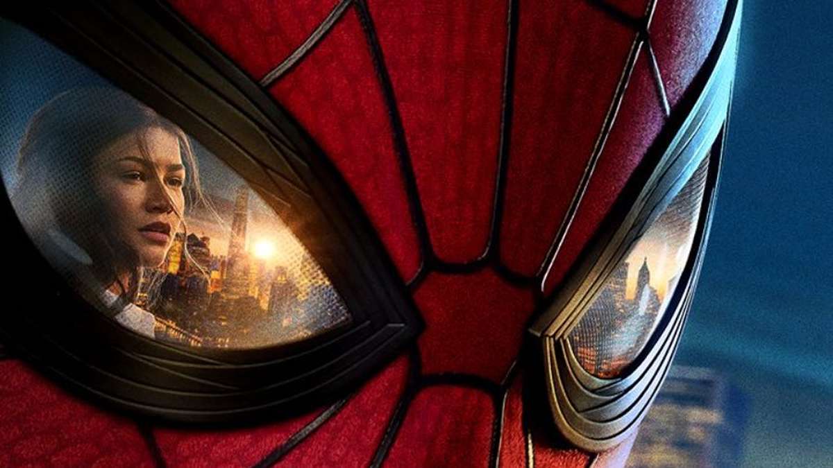 Film Spider-Man Brand New Day Resmi Siap 1 Minggu Geser Titanic 51 Film Spider-Man kembali Guncangkan Dunia, Close-up topeng Spider-Man dengan pantulan wajah seorang wanita dan lanskap kota di lensa matanya