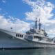 Kapal Induk Giuseppe Garibaldi Resmi Bergabung Komisi I Siaga 77 Kapal Induk Giuseppe Garibaldi Resmi Bergabung Komisi I Siaga, Kapal induk militer berukuran besar bersandar di pelabuhan dengan latar langit berawan