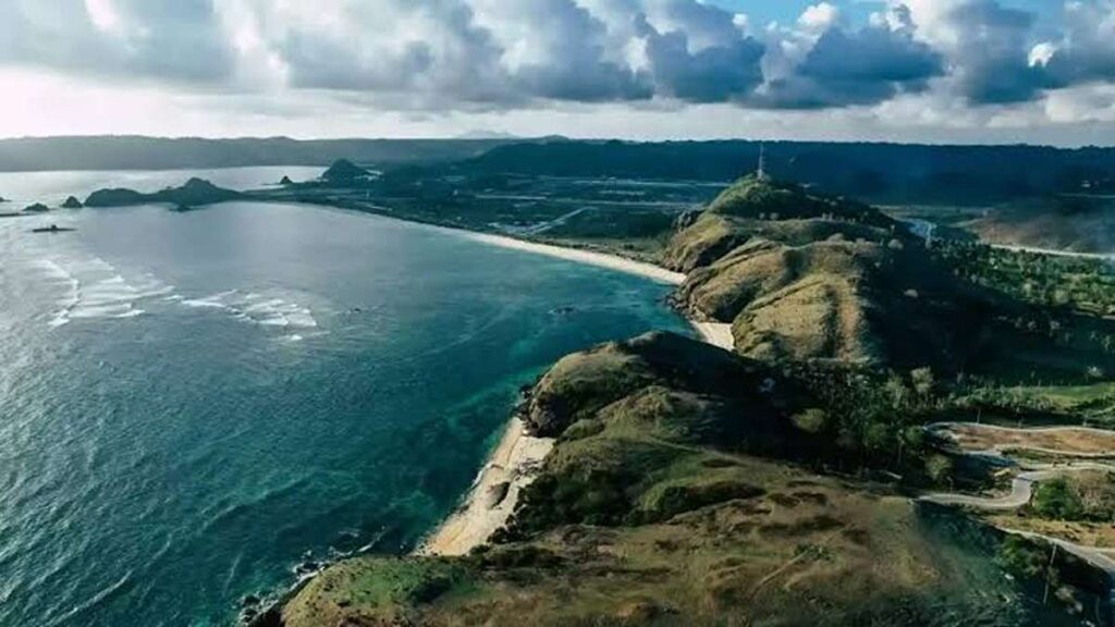 Panduan Wisata Nusantara, Memilih Momen Paling Pas Liburan ke Labuan Bajo 53 laut