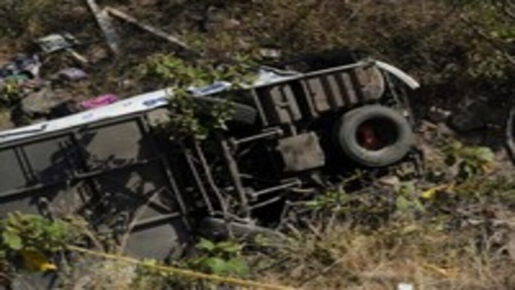 Ancaman Mengerikan Tsunami Earthquake Terasa Bak Truk Lewat 52 pemandangan reruntuhan bus setelah kecelakaan yang menelan beberapa korban di santo domingo narro negara bagian oaxaca meksiko 1741657100084 43