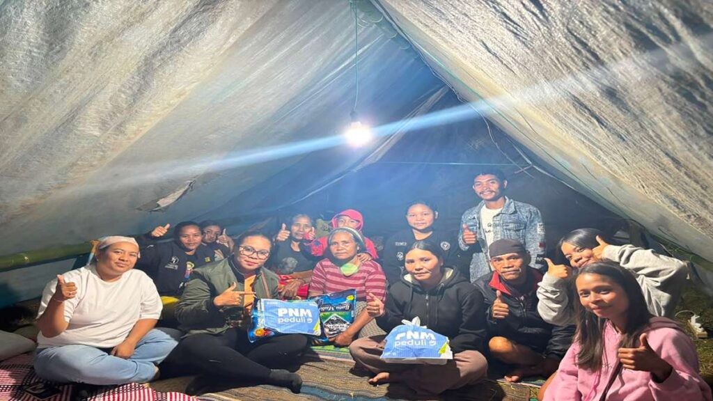 Aksi Sigap Uluran Tangan PNM Peduli Bagi Korban Gempa di NTT Utamakan Selamat 53 pnm peduli ulurkan tangan untuk korban gempa di nt 3 11zon