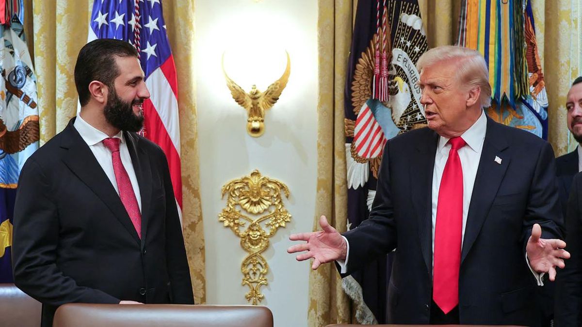 Positif! Presiden Suriah Sambut Baik AS Hapus Status Negara Sponsor Terorisme 51 presiden donald trump dan presiden suriah ahmed al sharaa 1762826556740 169
