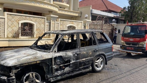 Range Rover terbakar 
