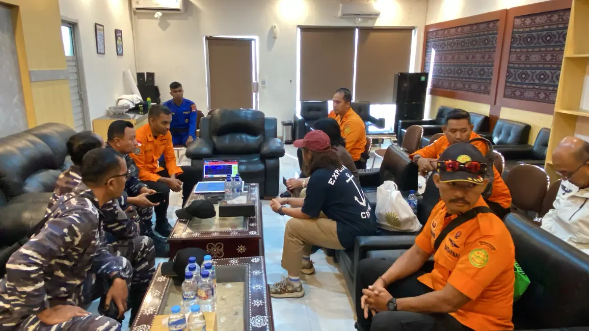 Resmi Ditutup! Operasi Pencarian Korban KMP Putri Yasmin Memasuki Babak Baru 51 rapat tim sar gabungan yang akan mengerahkan tiga sru untuk memperluas pencarian korban kmp putri yasmin di perairan selat lombok jumat 148